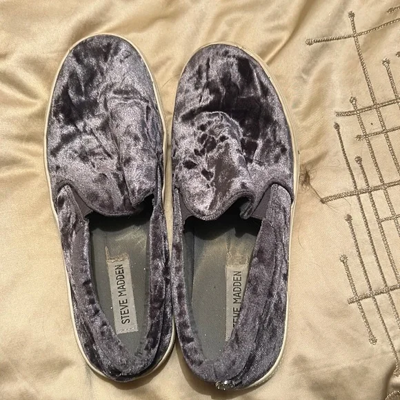 Steve Madden crushed velvet slip on sneakers - Picture 1 of 6